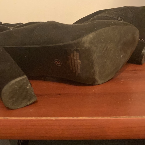 Thigh high suede boots - Picture 3 of 3